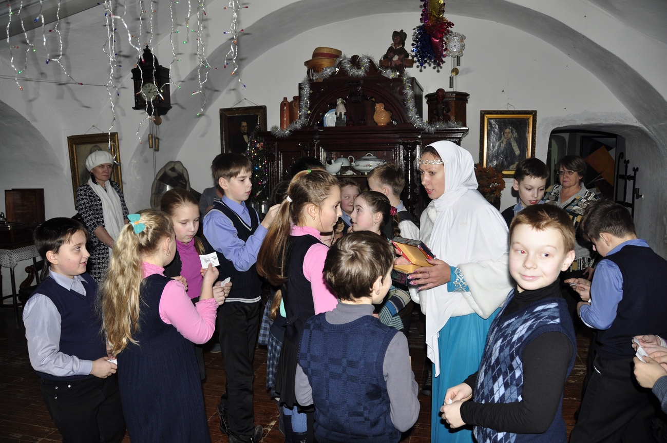 В Слободском краеведческом музее с 22 по 26 декабря прошли новогодние мероприятия для учащихся начальных классов «Как спасти Деда Мороза»