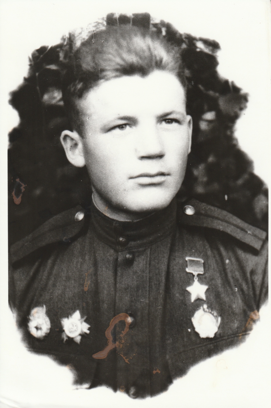 Шли мальчишки не за славой